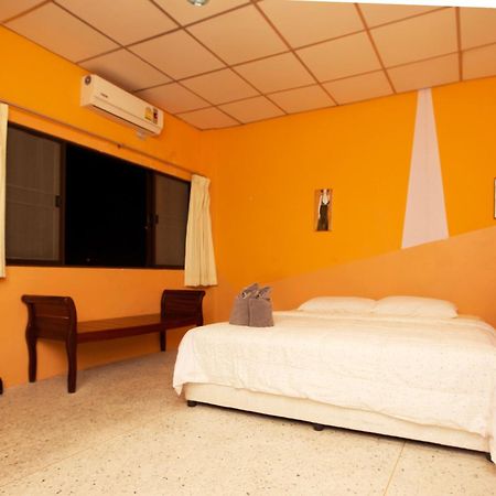 Holiday Phangan - Hostel & Bar 通萨拉 外观 照片