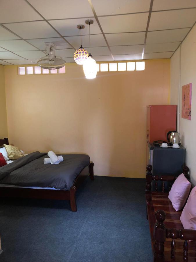 Holiday Phangan - Hostel & Bar 通萨拉 外观 照片