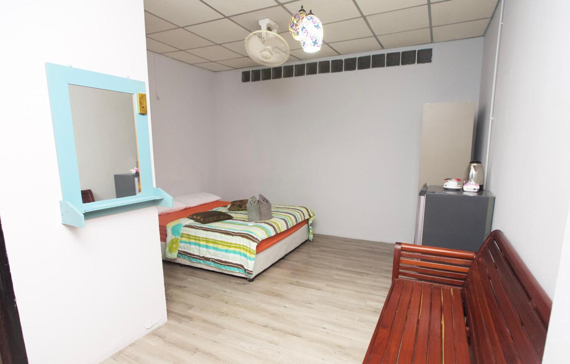 Holiday Phangan - Hostel & Bar 通萨拉 外观 照片