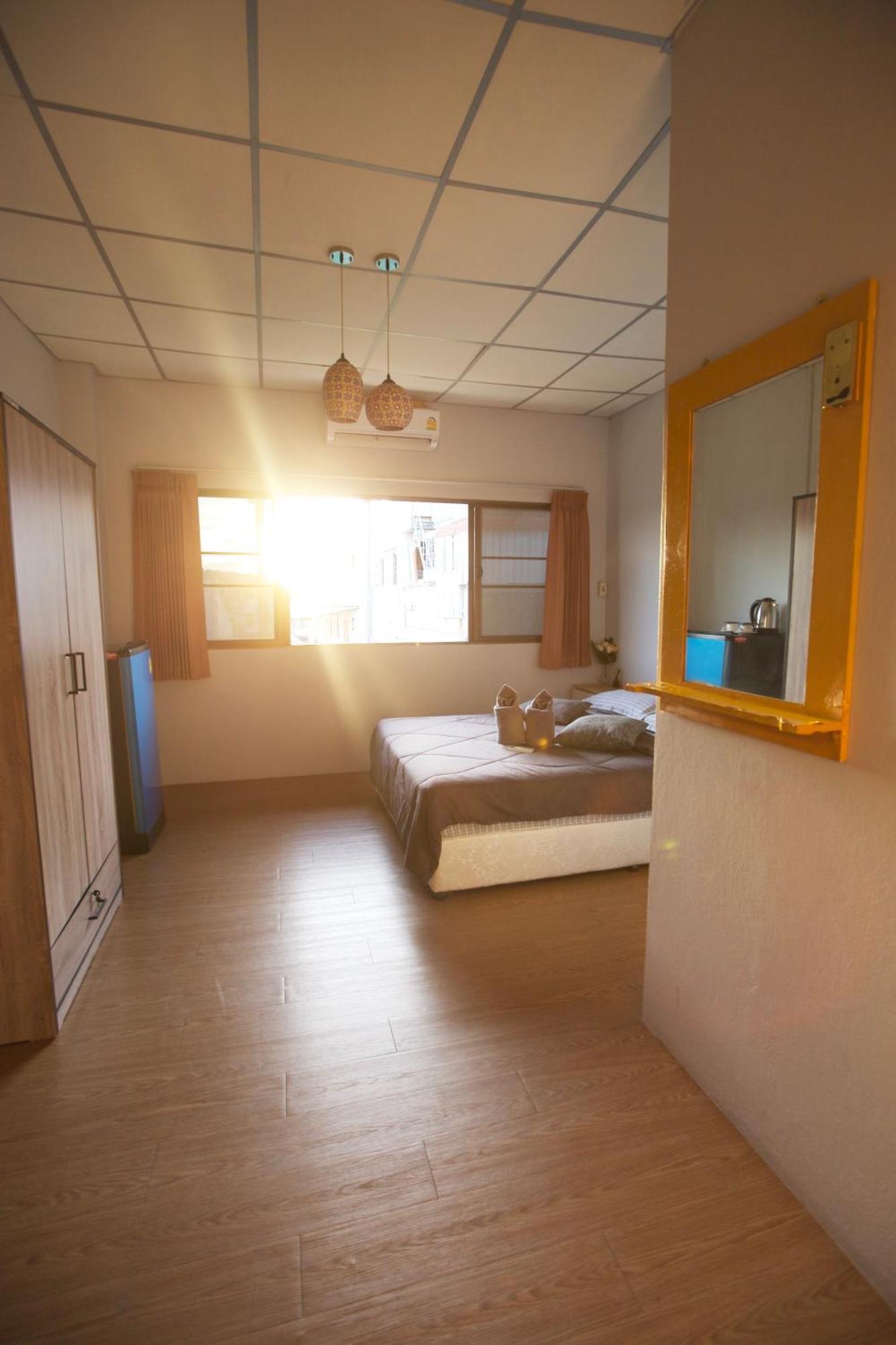 Holiday Phangan - Hostel & Bar 通萨拉 外观 照片